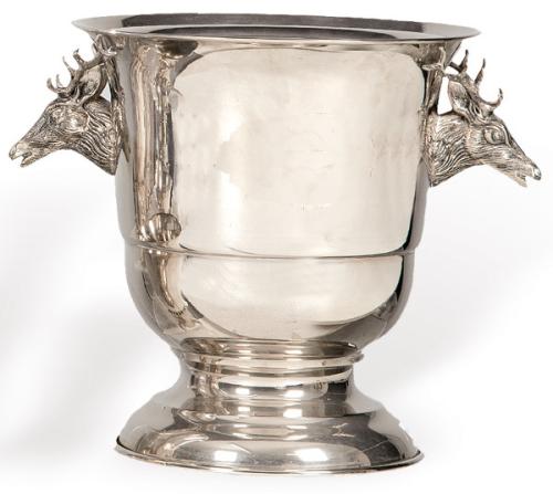  Cubietera de metal plateado con asas en forma de cabezas de ciervo al estilo Valenti.