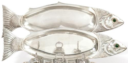  Pareja de bandejas para salmón de metal plateado de Valenti h. 1970.