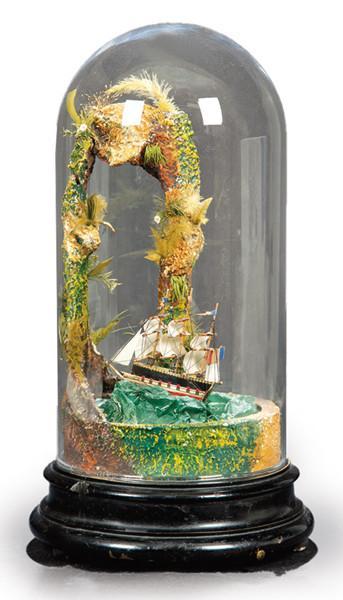  Diorama victoriano en fanal con barco velero autómata, Inglaterra S. XIX.