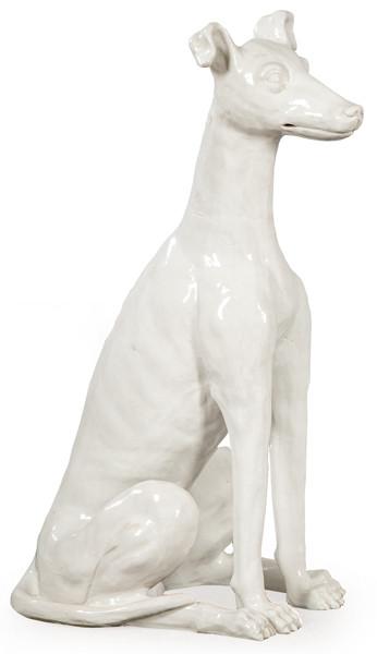 Figura de perro en cerámica esmaltada en blanco.