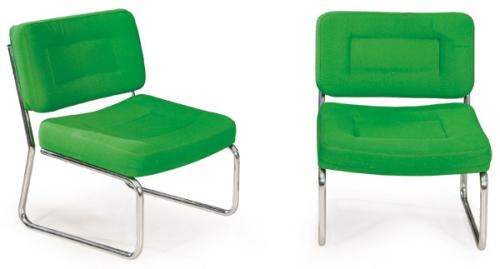  Pareja de butacas con estructura tubular en metal cromado y tapizadas en verde