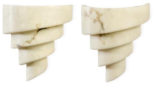  Pareja de apliques con forma de caracola en resina blanca.