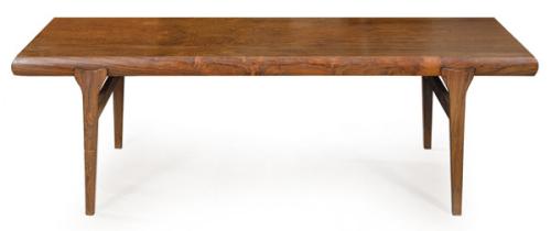 Johannes Andersen (1903-1997) para Uldum Møbelfabrik. Mesa de centro en madera de palisandro. Con un compartimento extensible en uno de los laterales. En el lateral contrario, una superficie también extensible. Dinamarca, años 60.