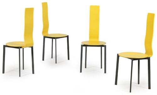  Conjunto de 4 sillas siguiendo modelos italianos de A. Castiglioni y G. Cattelan en madera lacada en amarillo, de asiento ovalado con respaldo serpentino. Años 80.