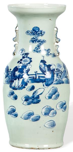 Jarrón chino de porcelana azul y blanco con vidriado verdoso