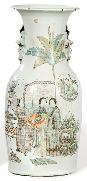  Jarrón de porcelana china con esmaltes polícromos Dinastía Qing S. XIX