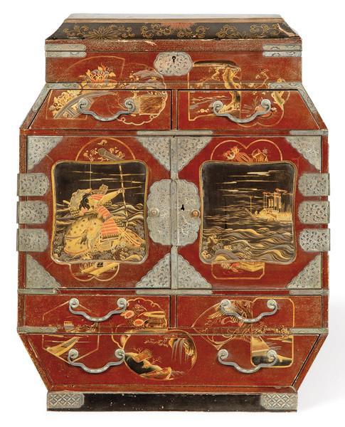  Cabinet joyero de laca con decoración dorada, Periodo Meiji (1868-1912).
