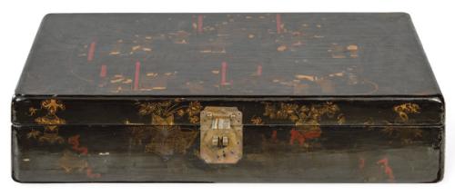  Gran caja de madera lacada y pintada, China, Dinastía Qing ff. S. XIX pp. S. XX.