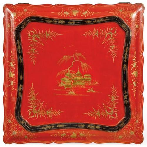  Caja para mantón de Manila de madera lacada en negro y rojo con decoración dorada de pagoda y motivos florales, Dinastía Qing S. XIX.