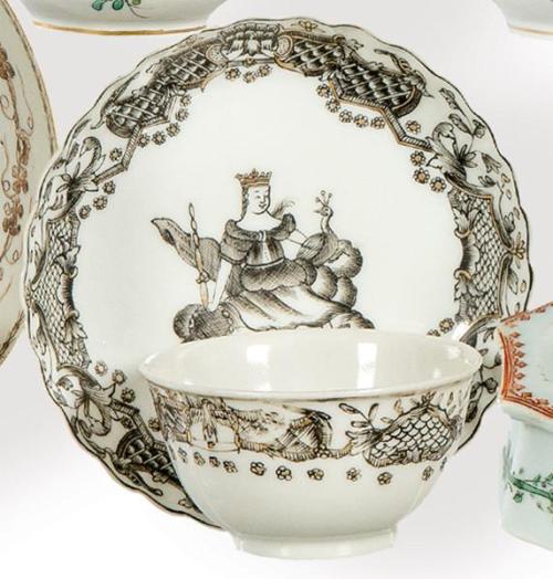  Cuenco con su plato en porcelana de Compañía de Indias en grisalla y oro, Dinastía Qing, época de Qianlong (1736-95).