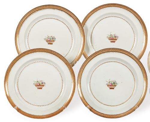  Conjunto de cuatro platos de porcelana de Compañía de Indias, Familia Rosa, Dinastía Qing, época de Qianlong (1736-95).
