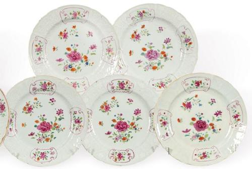  Conjunto de cinco platos de borde ondulado, de porcelana de Compañía de Indias, Dinsatía Qing, época de Qianlong (1736-95).