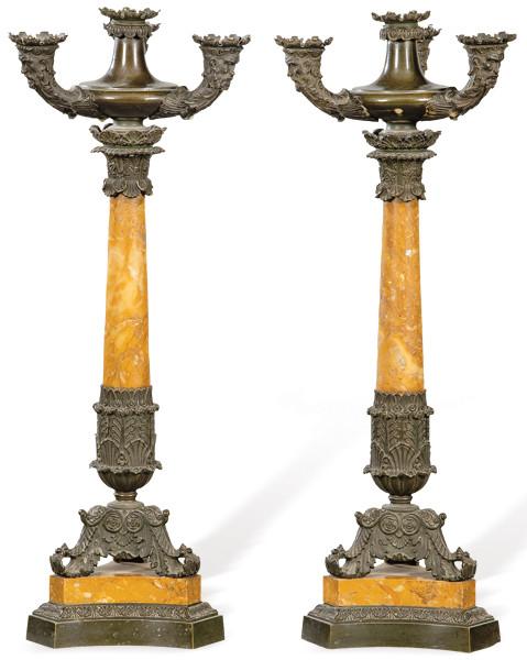 Pareja de candelabros Napoleón III,  de bronce patinado y mármol de Siena, Francia S. XIX.