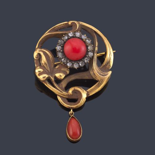 Broche - colgante modernista con diseño vegetal con dos motivos de coral y diamantes talla rosa. Ppios S. XX.