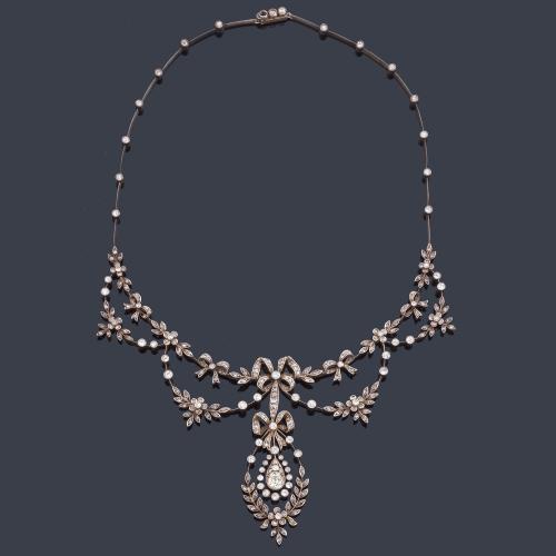 Delicado collar época 'Belle Epoque' con diamantes talla rosa y 'old cushion' de aprox. 6,05 ct en total. Circa 1905-1915, Francia.