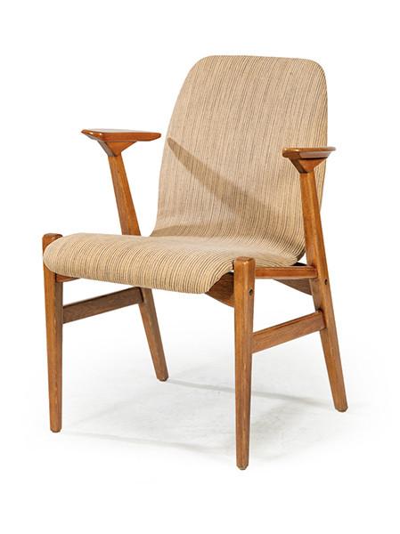 Silla de despacho de Svegards Markaryd, en madera de teca y tapicería de tela