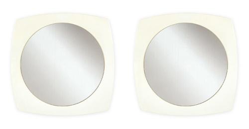 Pareja de marcos de espejo en acrílico blanco.
