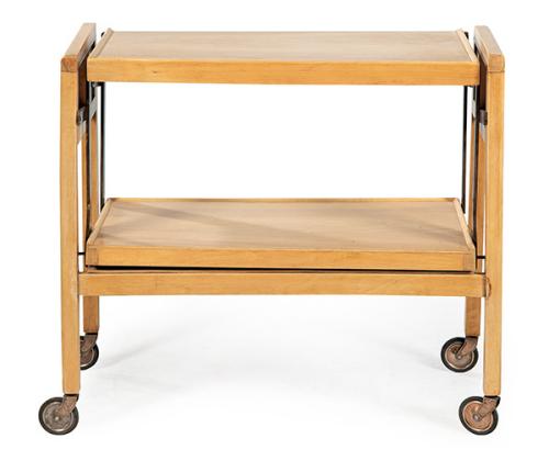 Carro camarera en madera de abeto, con dos baldas, la inferior con un mecanismo que al accionarse se eleva y se convierte en mesa.