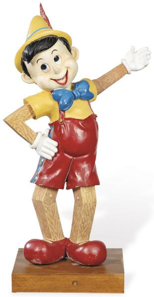  "Pinocho" de madera y resina pintadas.