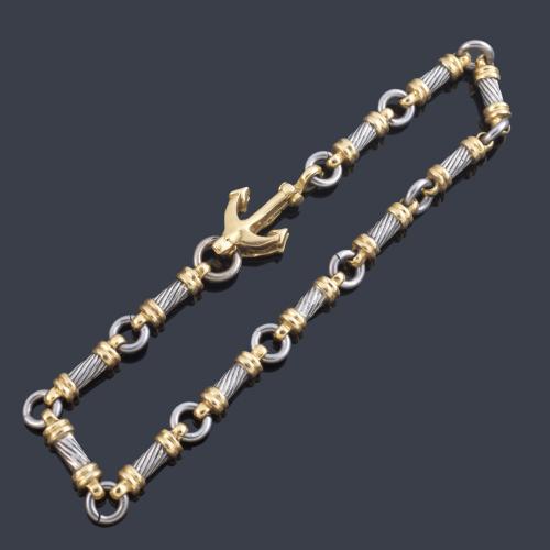 Pulsera con motivo de ancla en montura de oro amarillo de 18K y acero.