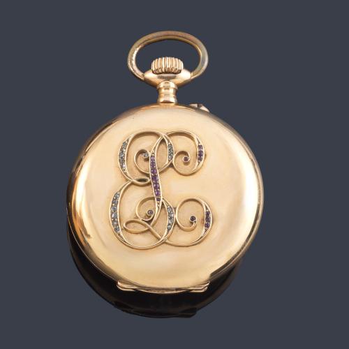 LARDET, reloj saboneta con caja en oro amarillo de 18 K con iniciales en rubíes y diamantes.