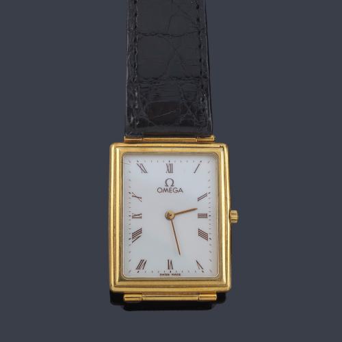 OMEGA de caballero con caja en oro amarillo de 18 K.