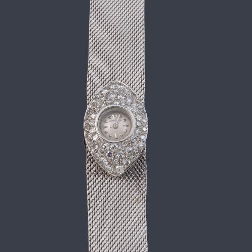 JAEGER LE COULTRE de señora con caja y brazalete en oro blanco de 18 K con brillantes.