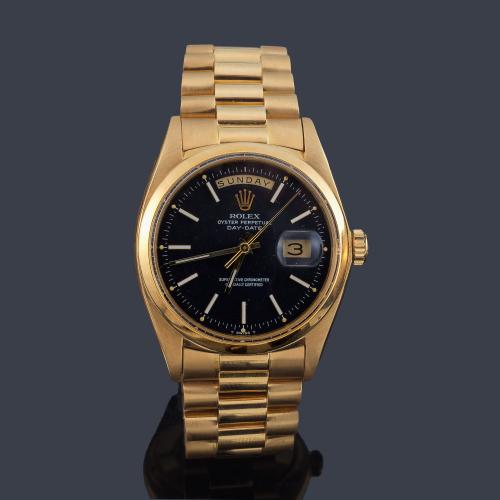 ROLEX Oyster Perpetual Day-Date Superlative Chronometer Officially certified ref. 1802/8  para caballero con caja y brazalete  en oro amarillo de 18K. Con estuche y revisiones de Rolex.