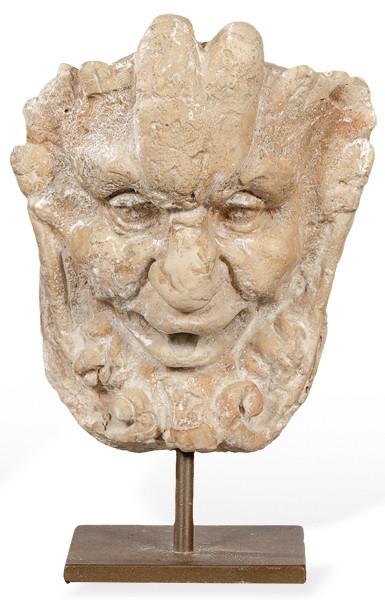  Cabeza de sátiro de caliza.
