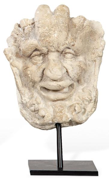  Cabeza de sátiro de caliza.