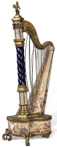  Arpa  para reloj de plata sobredorada punzonada de Ludwig Politzer y esmalte, Viena h. 1890-1900.