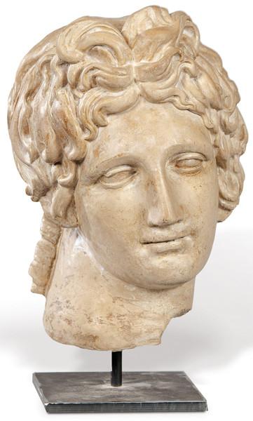  Cabeza de Afrodita en caliza.