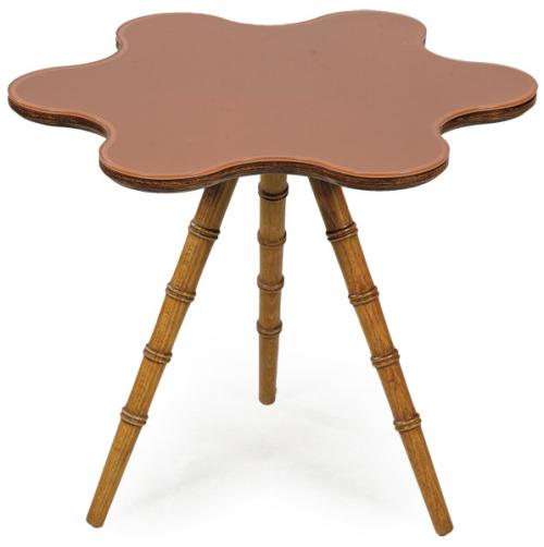  Mesa auxiliar, con tapa polilobulada de cristal de murano, sobre patas en madera de haya imitando bambú.