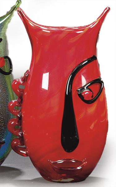  Jarrón de cristal de Murano rojo con inclusión de aventurina y rasgos faciales en relieve.
