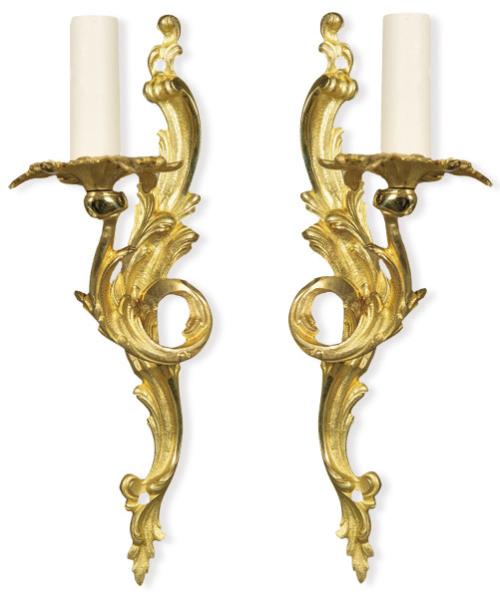  Pareja de apliques de estilo rococó de bronce dorado, Francia ff. S. XIX pp. S. XX.