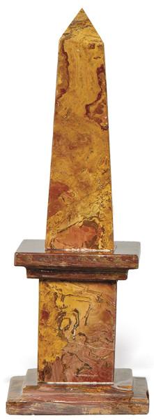  Obelisco italiano de mármol color ocre.