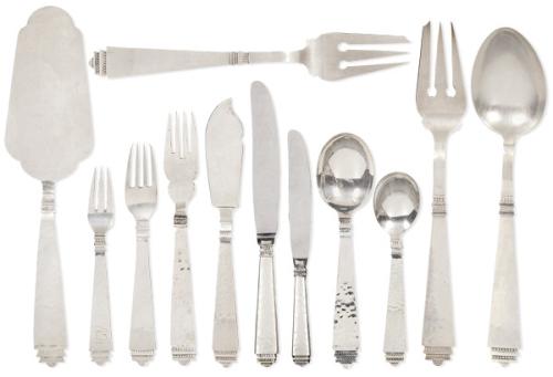  Cubertería de plata española punzonada Ley 925 inspirado en diseños de Jensen y labor de "martelé".