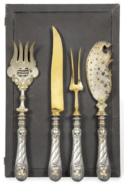  Juego de cuatro cubiertos de servir de plata alemana punzonada Ley 800 pp. S. XX.