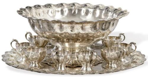  Ponchera con plato y doce tazas de plata mejicana punzonada Ley Sterling de Sanborns Hermanos h. 1950-60.