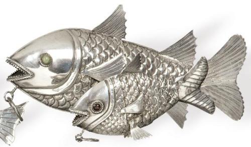  Dos peces articulados de plata punzonada Ley 900 uno con marcas de Gerson Bahia.