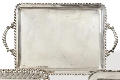  Bandeja rectangular de dos asas de plata española punzonada 1ª ley de Montejo.