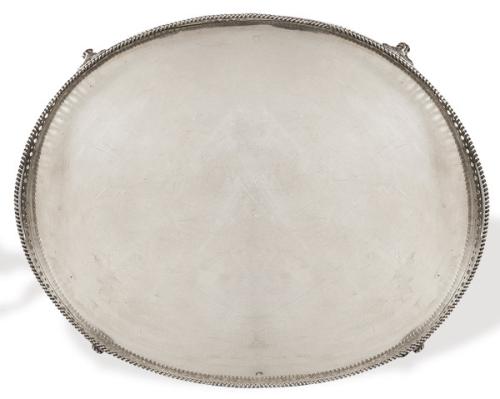 Bandeja oval de plata española punzonada 1ª Ley.