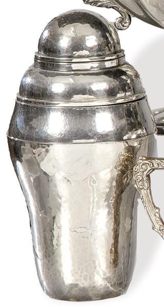  Coctelera de plata española punzonada Ley 916 de Mergades S.A. pp. S. XX.