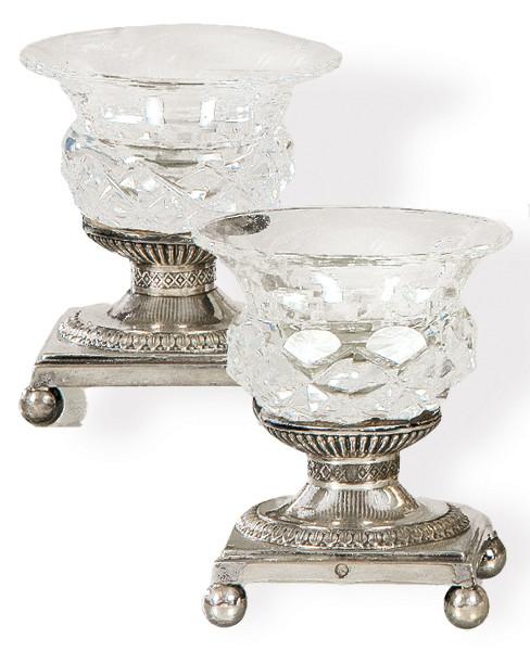  Pareja de saleros de pellizco de plata francesa con marca de garntía, París 1818-1838.