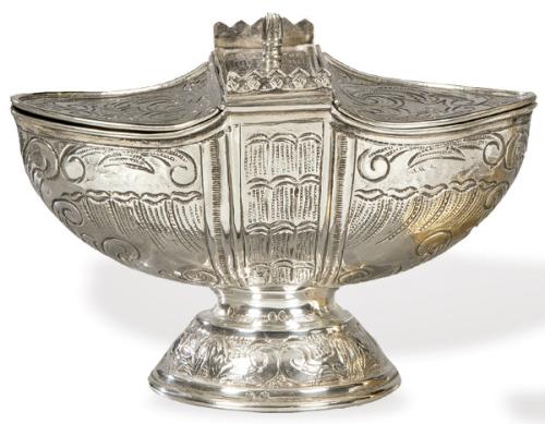 Naveta de plata española punzonada 1ª Ley S.XX