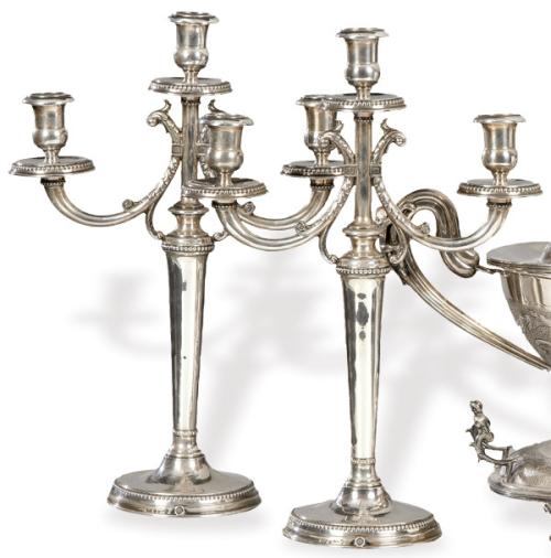 Pareja de candelabros de plata española punzonada Ley 916 de Matilde Espuñes pp. S. XX.