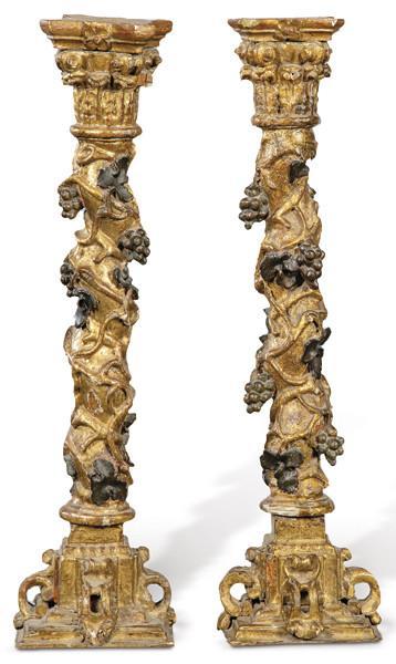  Pareja de columnas barrocas torsas, en madera tallada, policromada y dorada, España S. XVII.