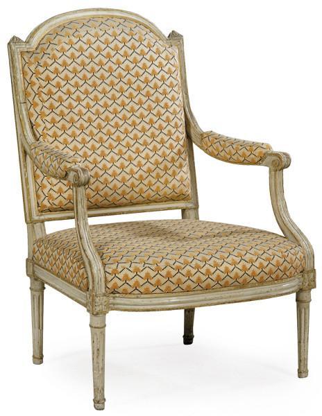  Butaca Luis XVI a la Reina, en madera tallada y pintada de blanco, con tapicería de época posterior.