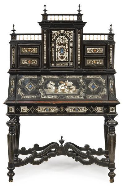  Escritorio florentino en madera ebonizada con marquetería de hueso y piedras duras. Italia, 2ª mitad del S. XIX.