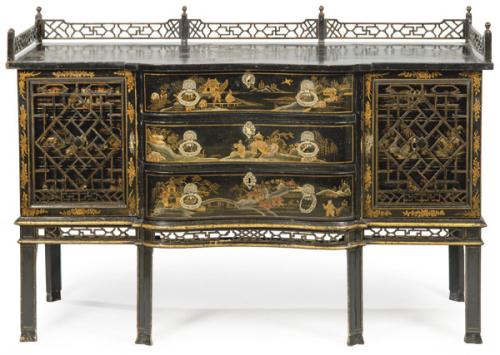 Aparador estilo Jorge II en madera lacada en color negro (japanned lacquer).